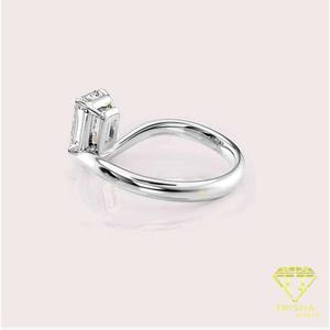 Anillo de Compromiso de Moissanita con Corte Princesa en Oro Blanco, Anillo de Promesa Solitario Moderno con Diseño de Catedral - Product Image 4