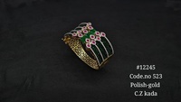 Bracelet manchette en laiton plaqué rhodium avec zircon cubique violet 12245, motif floral, pour femme, idéal pour les soirées