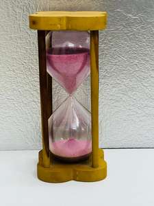 Sablier en bois fait main de 9 pouces avec sable rose |   Décoration de table rustique avec motif croix d'ange pour Noël et anniversaires - Product Image 3