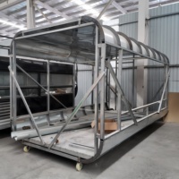 Aanpasbare mobiele foodtruck met commerciële apparatuur voor gebakken bieten- en geitenkaasbowls