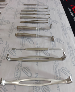 Juego de Instrumentos para la Extracción de Costillas Daniel Gubisch |   Instrumentos Quirúrgicos Premium para Rinoplastia y Injerto de Cartílago |   Acero Inoxidable Alemán - Product Image 3