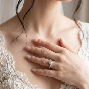 Anillo de Boda Magnífico con Halo de Diamantes Reales en Forma Clásica, Oro Blanco Sólido de 18k de Alta Calidad y Excelente Acabado para Mujer - Product Image 2