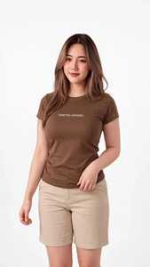 เสื้อยืดคอกลมแขนสั้นสีน้ำตาลเข้มทรงเข้ารูปสำหรับผู้หญิงจาก Oneten Apparel - Product Image 1