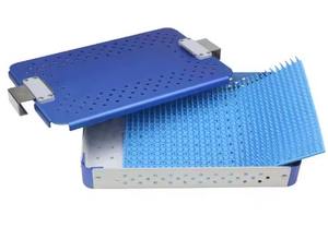 Plateau médical perforé autoclavable en aluminium pour stérilisation d'instruments chirurgicaux avec couvercle verrouillable – Vente en gros - Product Image 2