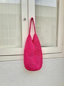 Tu compañero ideal para aventuras de temporada. Este bolso de hilo natural ofrece una estética atemporal para mujeres preocupadas por la moda. - Product Image 5