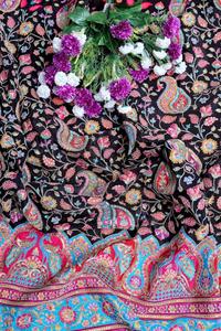 ผ้าเครปสีดำลายดอกไม้เพสลีย์พิมพ์ลายแบบชาติพันธุ์พร้อมขอบตกแต่งอย่างสวยงามสำหรับทำชุดคุर्ติ - Product Image 4