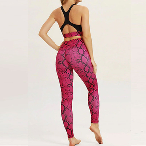 Ensemble de yoga imprimé serpent rose 2 pièces : Crop top dos nu et Legging taille haute longueur intégrale en Spandex Polyester extensible dans les quatre sens - Product Image 2