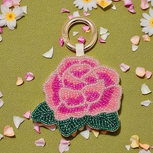 Obra Maestra de Bordado Artesanal con Detalles Intrincados de Cuentas y Belleza Atemporal, Bordado Creativo de Moda con Cuentas de Primera Calidad - Product Image 1