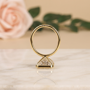 Anillo de compromiso de plata de ley chapado en oro amarillo con moissanita de corte esmeralda y engaste de puntas, joyería de moda para mujer - Product Image 3