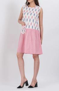 Vestido de algodón sin mangas con estampado Ikat de la mejor calidad, con falda plisada, vestido informal de verano para mujer, disponible para la venta. - Product Image 4