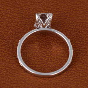 Anillo de Compromiso con Diamante Cultivado en Laboratorio VVS Personalizado, Certificado por IGI, Oro Sólido de 14K, Corte Esmeralda HPHT, Estilo Clásico con Engaste de Puntas - Product Image 3
