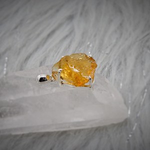 Pendentif en Citrine Naturelle Brute en Argent Sterling 925, Fait Main, Pierre Précieuse Brute Enveloppée, Bijou Pierre de Naissance de Novembre - Product Image 2