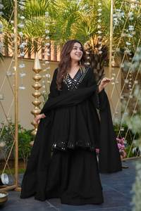 Robe peplum en soie chinon épaisse 16 Kali avec miroir évasé de 4 mètres et broderie codée, ensemble assorti Gharara et Dupatta - Product Image 6