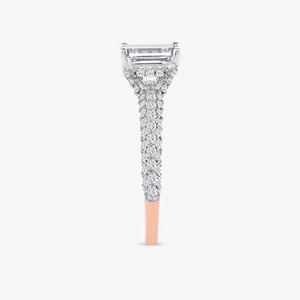 Anillo de Compromiso Solitario con Diamante Cultivado en Laboratorio de Corte Esmeralda de 1.53 Quilates en Oro Rosa de 14K - Product Image 3