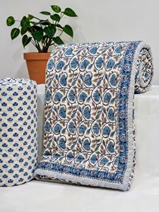 ผ้าห่มคันธาทำมือสุดหรูจากซานาเนรี ขนาดควีนไซส์ สีฟ้าลายดอกไม้ พิมพ์ลายสองด้าน ผ้าปูที่นอนแบบดั้งเดิม ใช้ได้ทุกฤดู - Product Image 6
