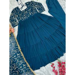 Belle robe de soirée pour femme avec broderie comprenant un ensemble Pent et Dupatta - Product Image 2