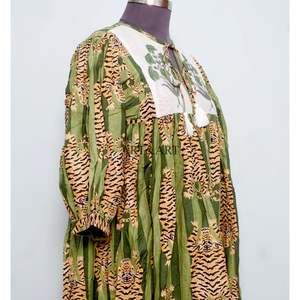 Robe midi trapèze florale faite main vintage pour événements formels, avec pompons, 100% coton, écologique, glamour, pour célébrations côtières, élégante - Product Image 5