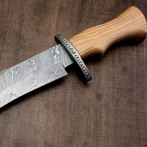 Couteau utilitaire d'extérieur en acier Damas artisanal personnalisé, manche en bois d'olivier naturel, outil de camping - Product Image 4