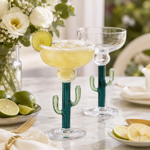 Verres à cocktail transparents en borosilicate faits à la main de 220 ml, sans plomb, coupe Martini, verres à margarita, verrerie de bar réutilisable en gros - Product Image 1