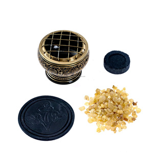 Porta Incienso de Latón Negro Tallado con Resina de Incienso, 10 Piezas de Carbón Vegetal y Agarwood, Bergamota, Fresa, Anís Estrellado - Product Image 5