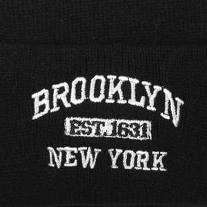 Gorros de punto elásticos sublimados personalizados con bajo MOQ, de acrílico/algodón, de secado rápido, con estampado de camuflaje jacquard y lazos, para invierno y estilo urbano. - Product Image 5