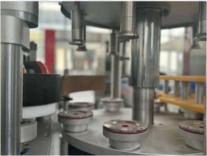 Machine d'étiquetage automatique électrique BOPP haute précision 200 BPM pour l'industrie alimentaire avec technologie jet d'encre/laser pour bouteilles rondes - Product Image 2