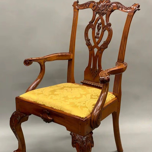 Sillón Antiguo de Madera de Caoba Tallada Estilo Chippendale - Product Image 1