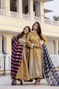 Elegante Vestido Banarasi con un Estilo Gracioso y un Diseño Festivo Atemporal para Hacer de Cada Momento una Experiencia Inolvidable - Product Image 5