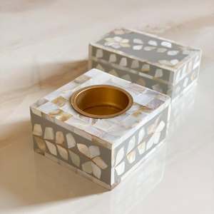 Brûleur de Bakhoor de Luxe PearlVanta Fait Main avec Incrustation de Nacre et Finition Mosaïque Élégante pour un Style Arabe Moderne - Product Image 3