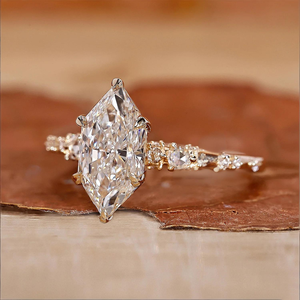 Bague de luxe en or 18 carats avec diamant de laboratoire taille marquise néerlandaise certifié IGI et pierres latérales roses, bijoux de mariage raffinés sur mesure pour femme - Product Image 2