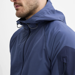 Veste coupe-vent softshell bomber universitaire d'automne, survêtement de sport respirant à capuche surdimensionné en nylon camouflage, avec logo personnalisé OEM - Product Image 2