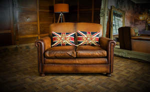 Sofá Chesterfield de Dos Plazas al Por Mayor con Estilo Clásico Tetrad Prince en Cuero Marrón Antiguo, Duradero, a Precio de Exportación - Product Image 4