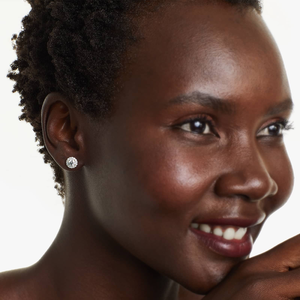 Pendientes de Plata 925 con Moissanita y Halo de Diamantes para Mujer, Joyería de Lujo Atemporal, Piedra Central Brillante y Deslumbrante, Perfectos - Product Image 5