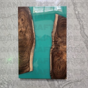 เขียงไม้กระถินเทศหรูหราเคลือบอีพ็อกซี่เรซิ่น ทำมือ สำหรับเสิร์ฟชีส - Product Image 1