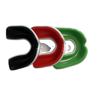 Protège-dents de boxe bicolore personnalisé pour adulte en EVA, thermoformable, pour la protection des dents et des gencives, adapté aux sports de combat (MMA, Muay Thai, Karaté, Rugby) et autres sports de sécurité. - Product Image 5