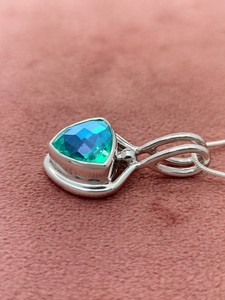 Colgante de Cristal de Cuarzo Celestial Arcoíris, Elegante Collar de Joyería con Gema Azul, Regalo para Mujer, Estilo Único y Encantador - Product Image 6