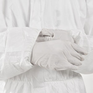 Combinaison de protection blanche avec capuche et bottes intégrées pour une utilisation sécurisée - Product Image 6