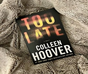 หนังสือปกอ่อน "Too Late" โดยคอลลีน ฮูเวอร์ นวนิยายสำหรับผู้ใหญ่ ปกกระดาษ - Product Image 2