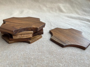 Posavasos de Madera Hechos a Mano con Soporte, Juego de 6 Posavasos Decorativos de Madera para Mesa de Café, Mesa de Comedor, Hogar y Oficina - Product Image 1