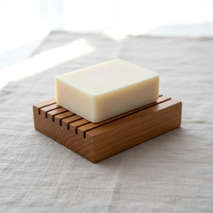 Boîte à savon en bois au design moderne, porte-savon de salle de bain avec drain, distributeur en céramique et silicone par Crescent Crafts pour usage domestique - Product Image 6