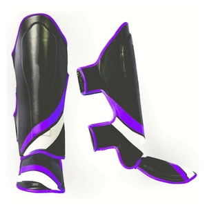 Protège-tibias en cuir PU, design personnalisable, ajustement universel, légers, pour la boxe et l'entraînement MMA, avec emballage personnalisé. - Product Image 1