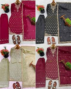 Conjunto Kurti Palazzo de Seda GMY Pura con Lentejuelas Bordadas y Dupatta a Juego, Completamente Cosido, Listo para Usar, Ropa Étnica Festiva - Product Image 2
