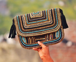 Bolso de mano hecho a mano Banjara para mujeres y niñas, bolso bordado para fiestas de boda y festividades - Product Image 4