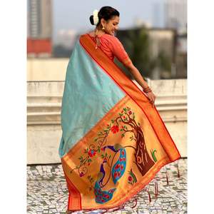 Chal de seda Paithani tradicional Elite Weaves con motivos tejidos en Zari y pallu de pavo real Meenakari, largo para mujer - Product Image 2