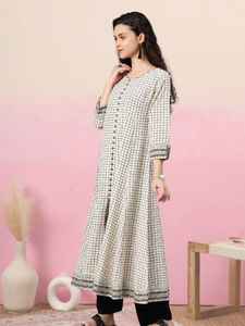 ชุดอานาร์กาลีคุร์ตาผ้าฝ้ายสีขาวลายตารางสำหรับผู้หญิง คอทรงกลม แขนสามส่วน สไตล์ลำลองแบบชาติพันธุ์ทั่วโลก - Product Image 3