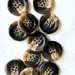 Botones de Cuerno de Búfalo Negro Más Vendidos con Tono Blanco Natural, Hechos a Mano Únicos - Product Image 3