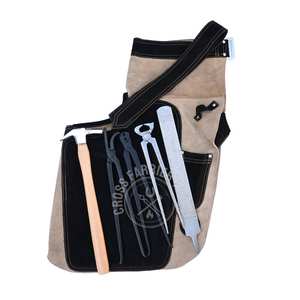 Kit d'outils de fermeur avec tablier en cuir, outil de décollement de sabots, tire-clous, pince à crochets, râpe et marteau à clous robuste - Product Image 6