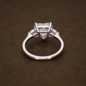 Anillo de Compromiso de Diamantes Creados en Laboratorio con Forma Redonda y de Pera para Mujer, Diseño de Tres Piedras, Elegante Joyería Nupcial de Oro - Product Image 2