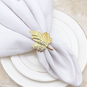 Anillos de servilleta clásicos chapados en oro con diseño de hoja de arce, soporte de metal para servilletas con diseño de hoja para decoración de mesa de boda o Acción de Gracias. - Product Image 1