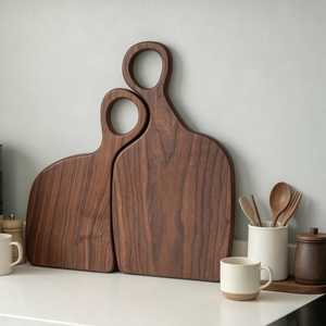 Ensemble de planches à découper rectangulaires en bois de noyer durable avec poignées, planche de service écologique pour la cuisine - Product Image 4